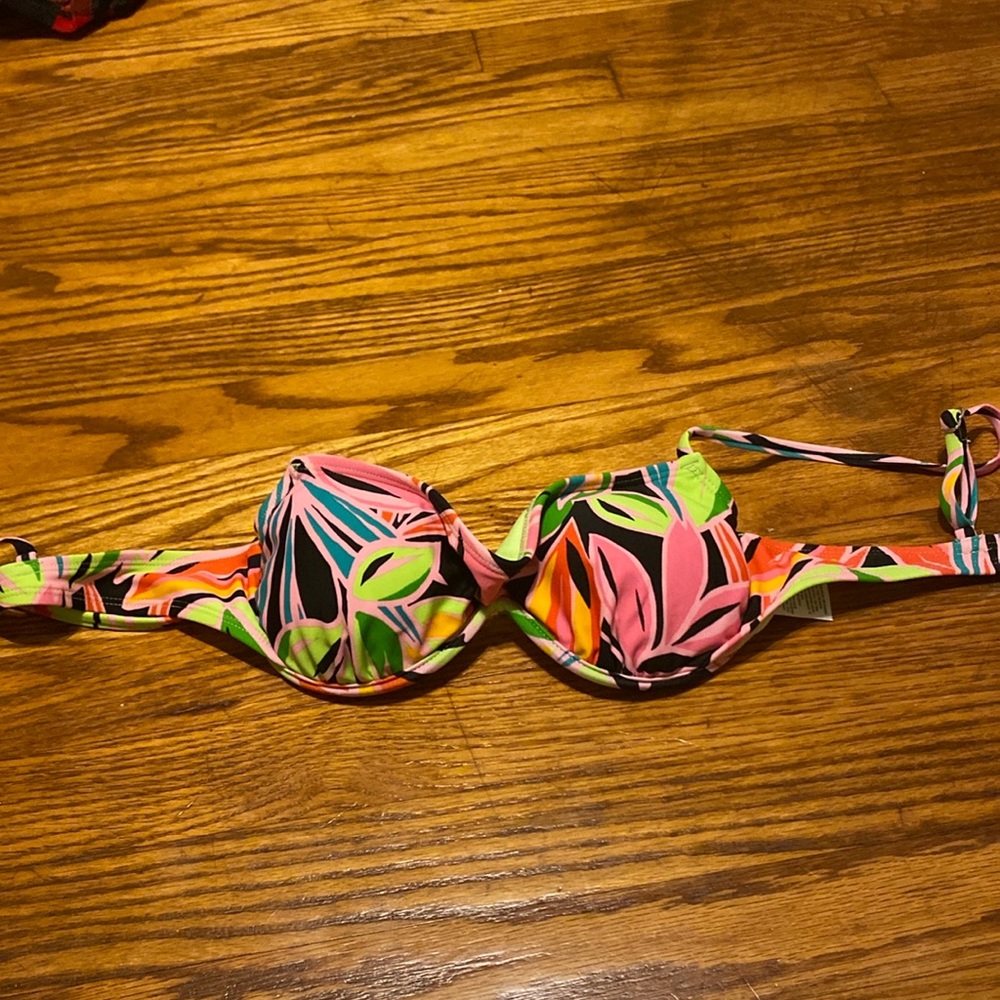 adorable swimsuit top from target! in great condition